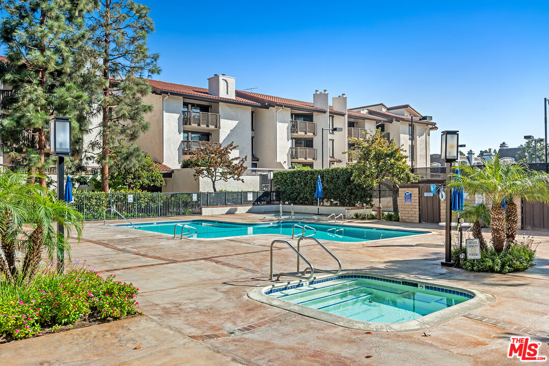 8515 FALMOUTH AVE Unit: 422