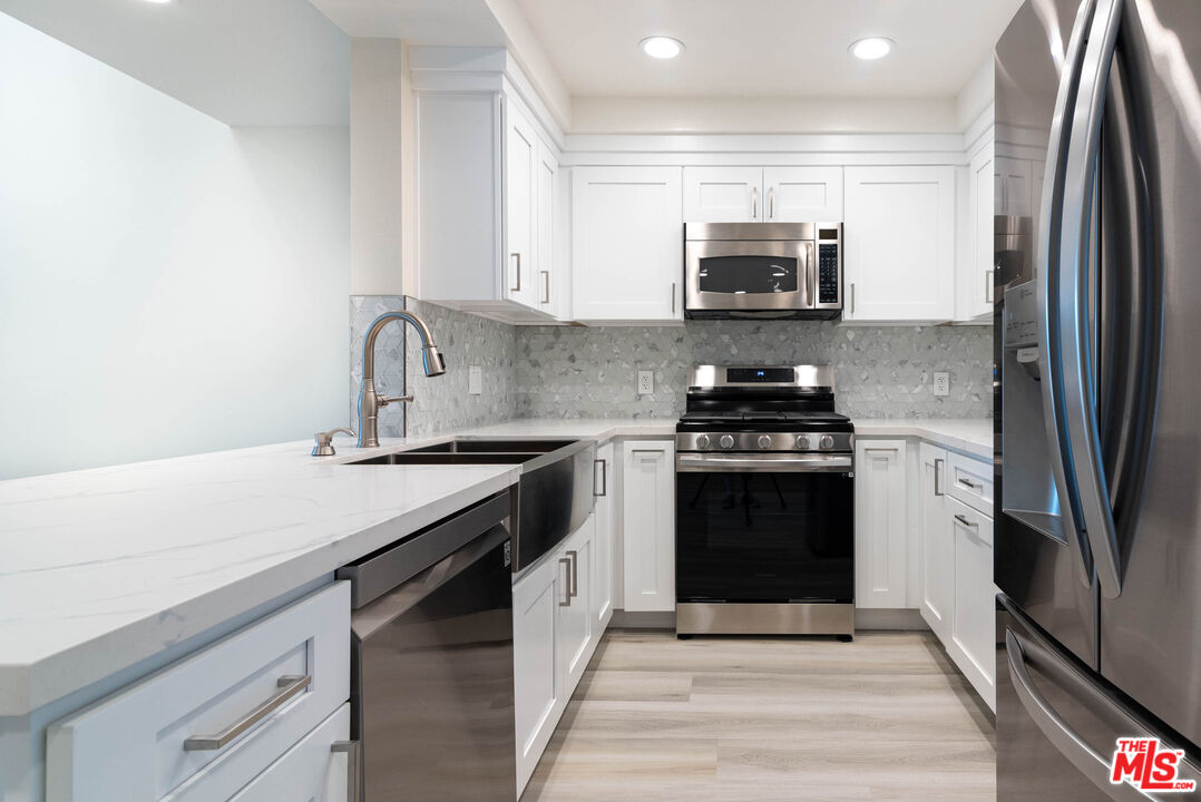 8515 FALMOUTH AVE Unit: 422