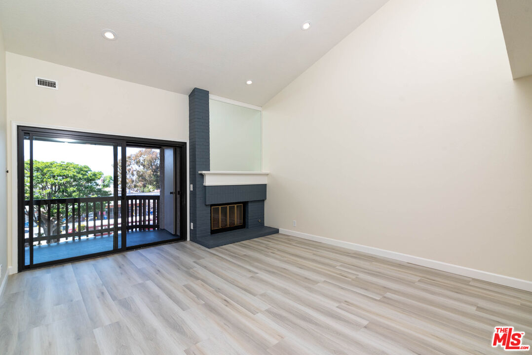 8515 FALMOUTH AVE Unit: 422