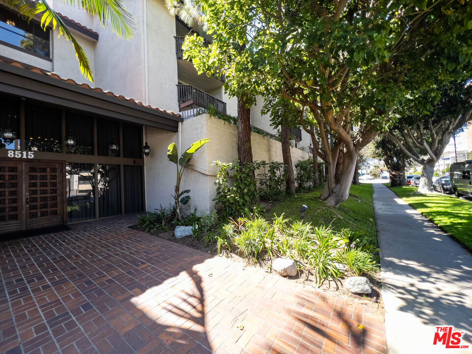 8515 FALMOUTH AVE Unit: 422