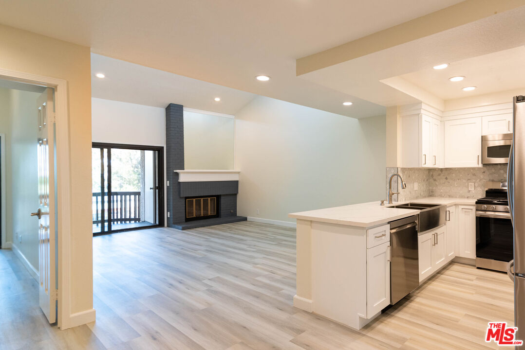 8515 FALMOUTH AVE Unit: 422