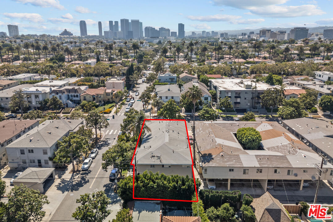 272 S Doheny Dr