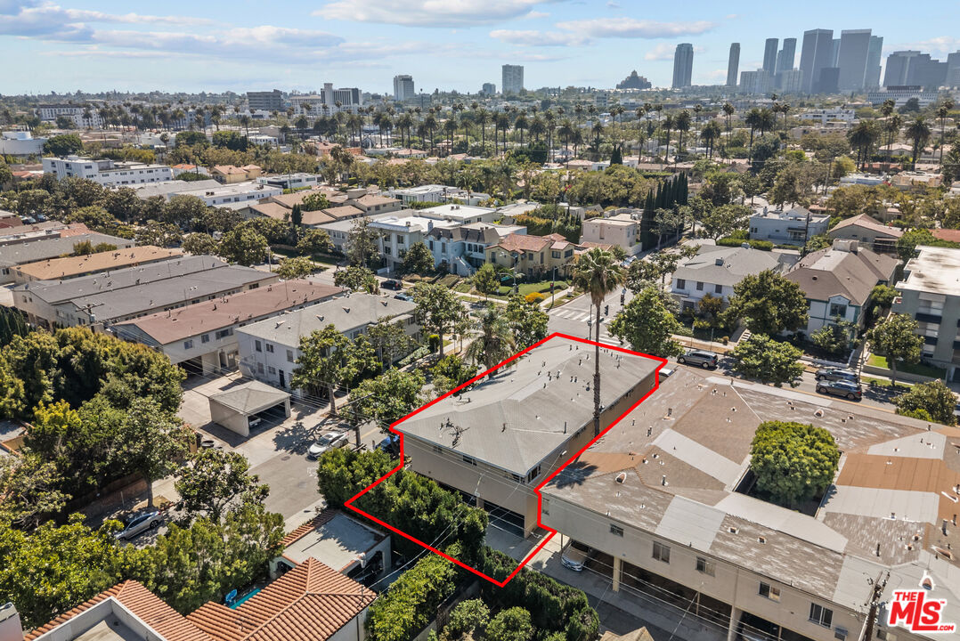 272 S Doheny Dr