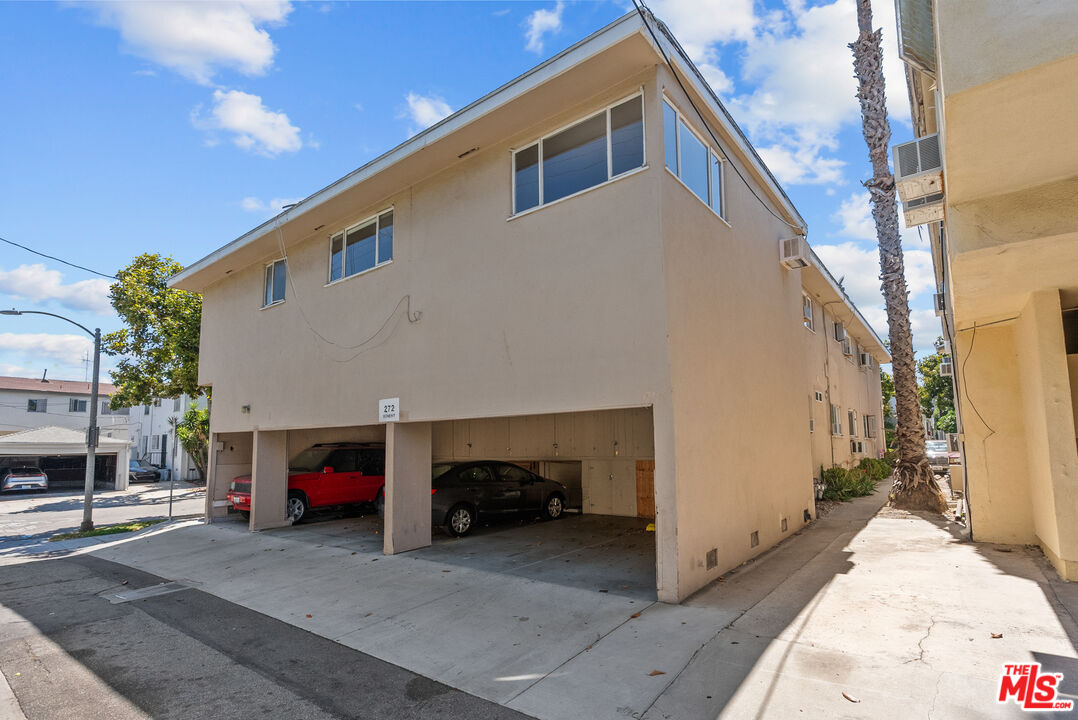 272 S Doheny Dr