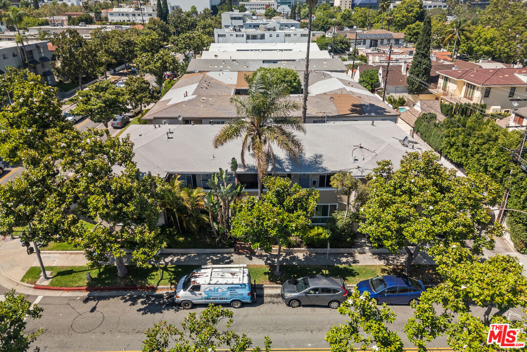 272 S Doheny Dr