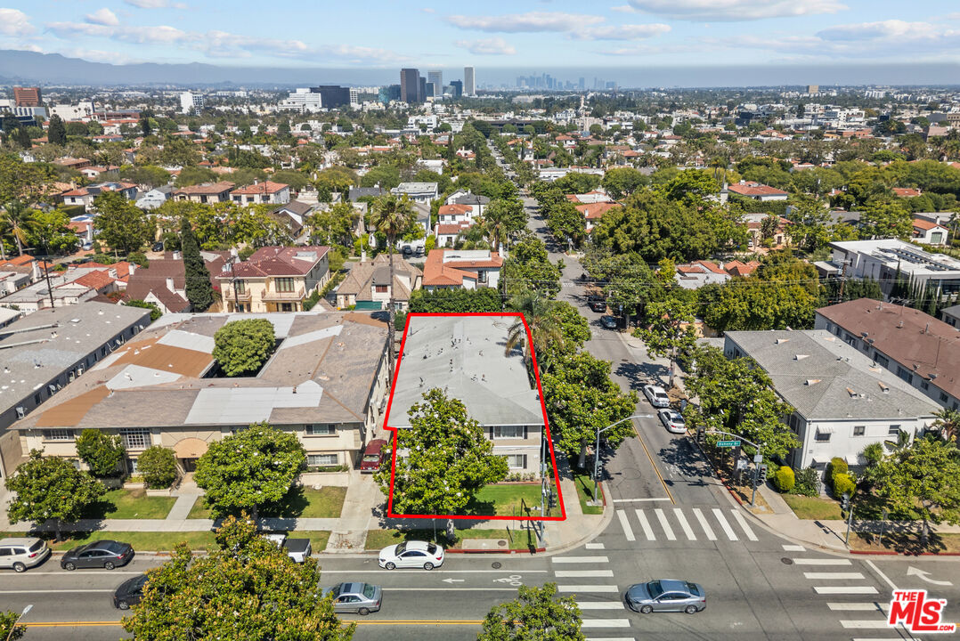 272 S Doheny Dr
