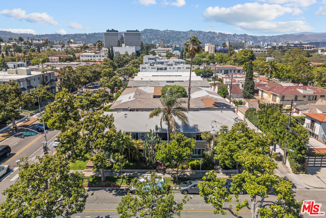 272 S Doheny Dr