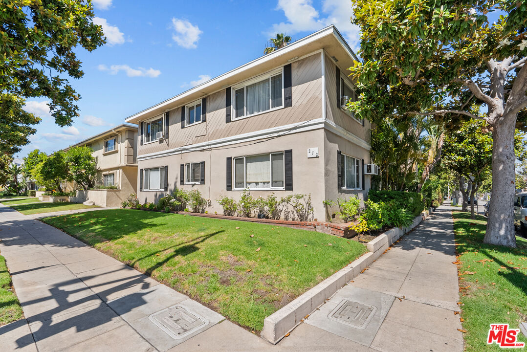 272 S Doheny Dr