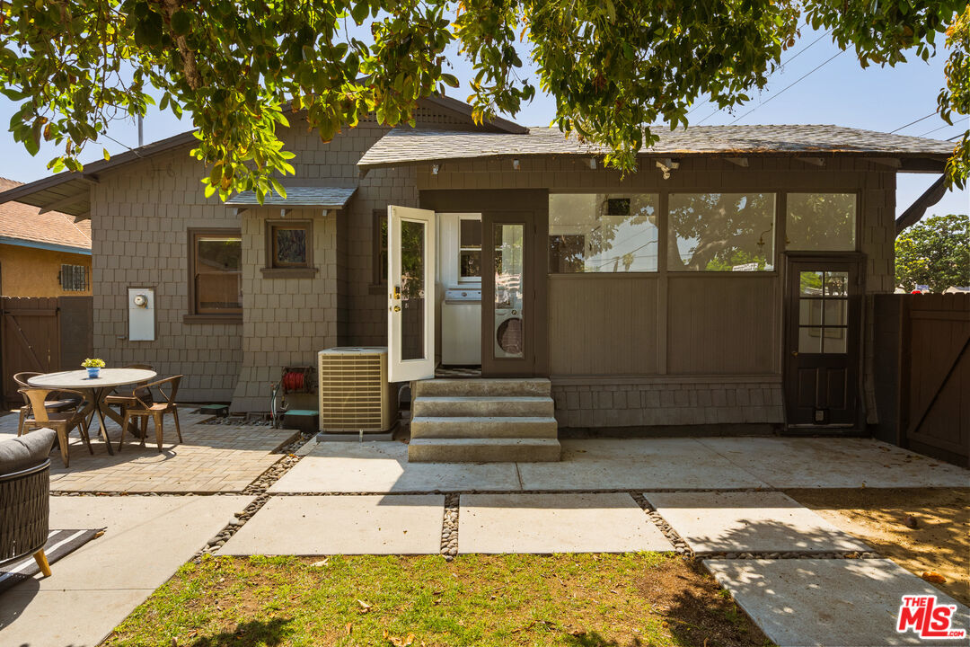 1527 W 45th St
