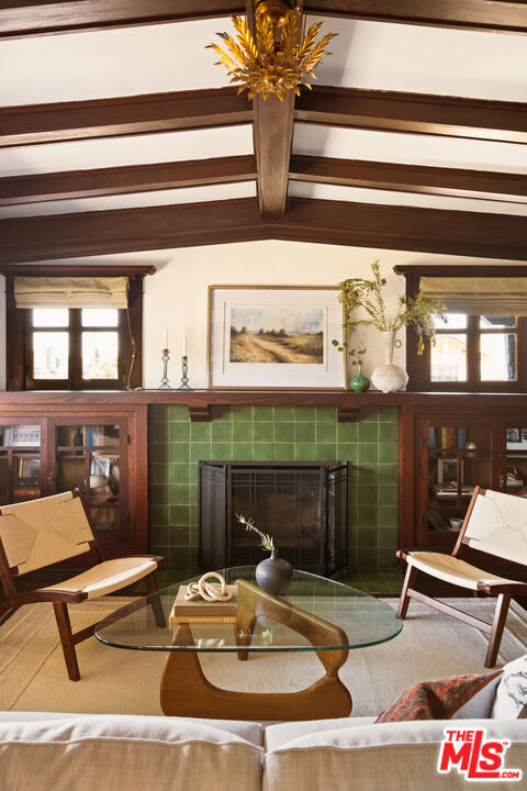 1527 W 45th St