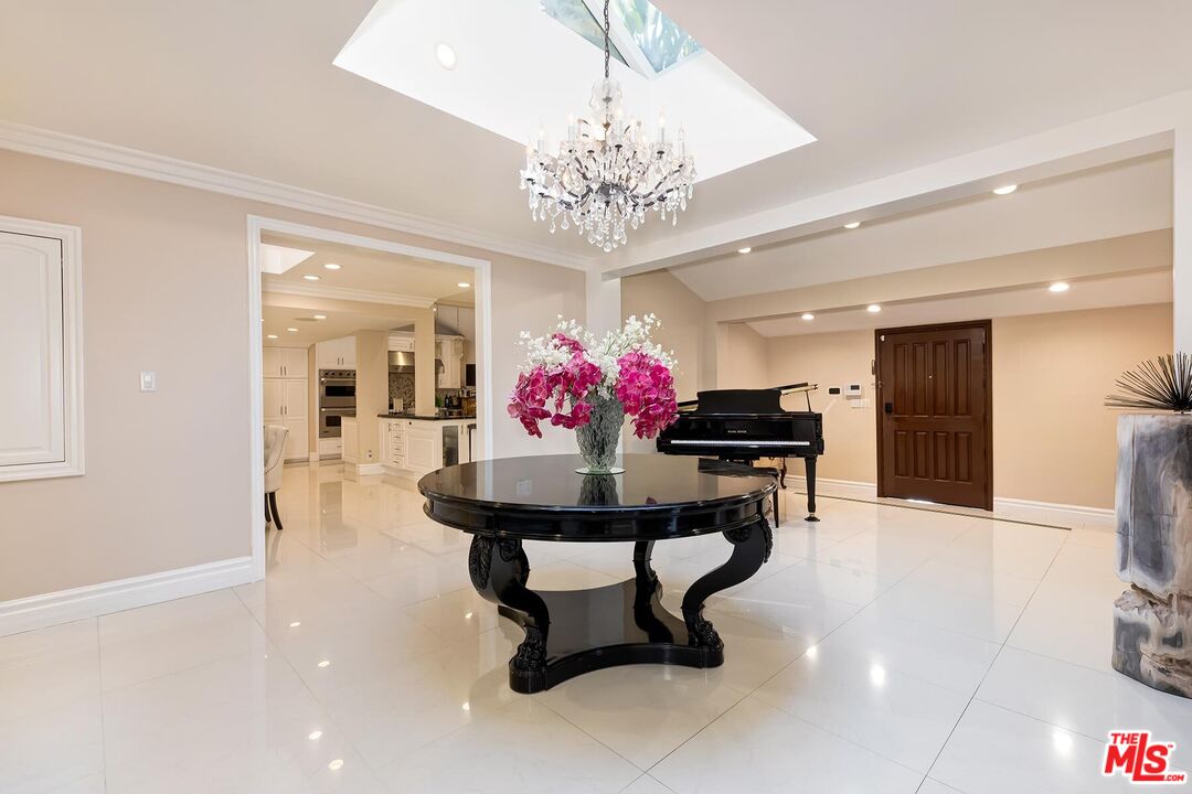 200 S Linden Dr