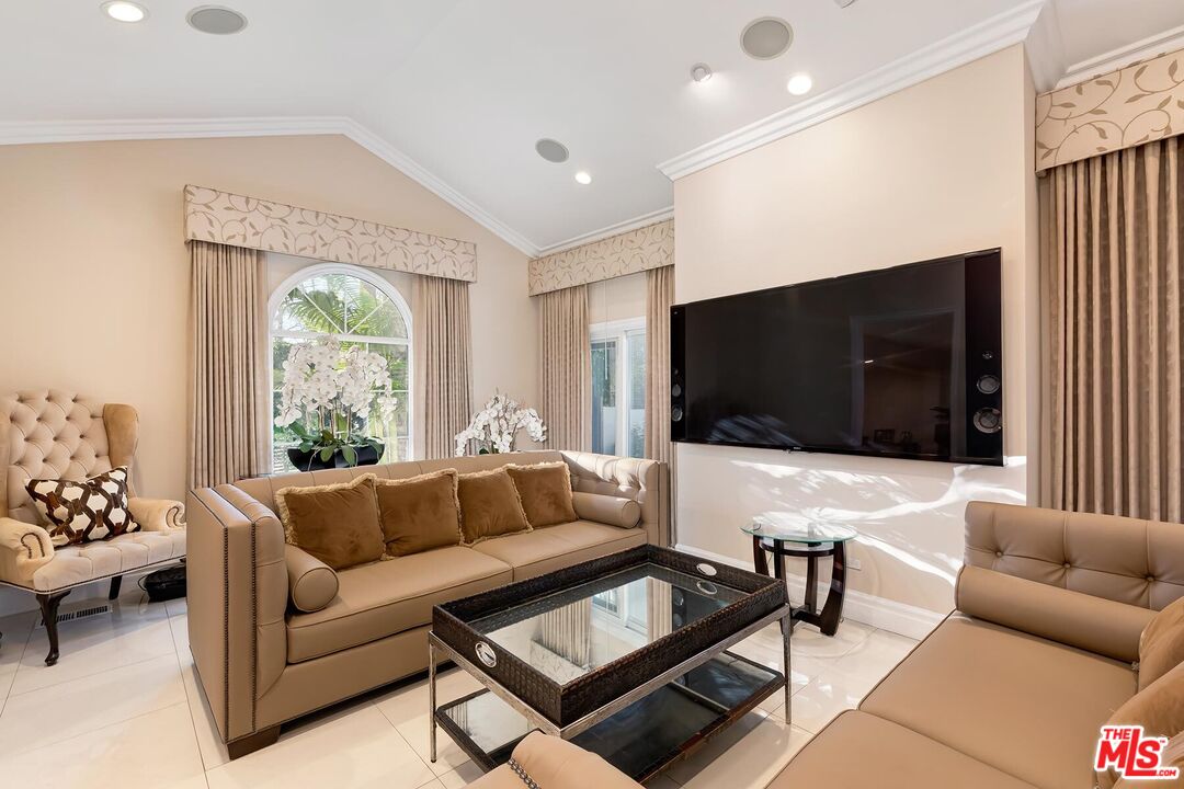 200 S Linden Dr