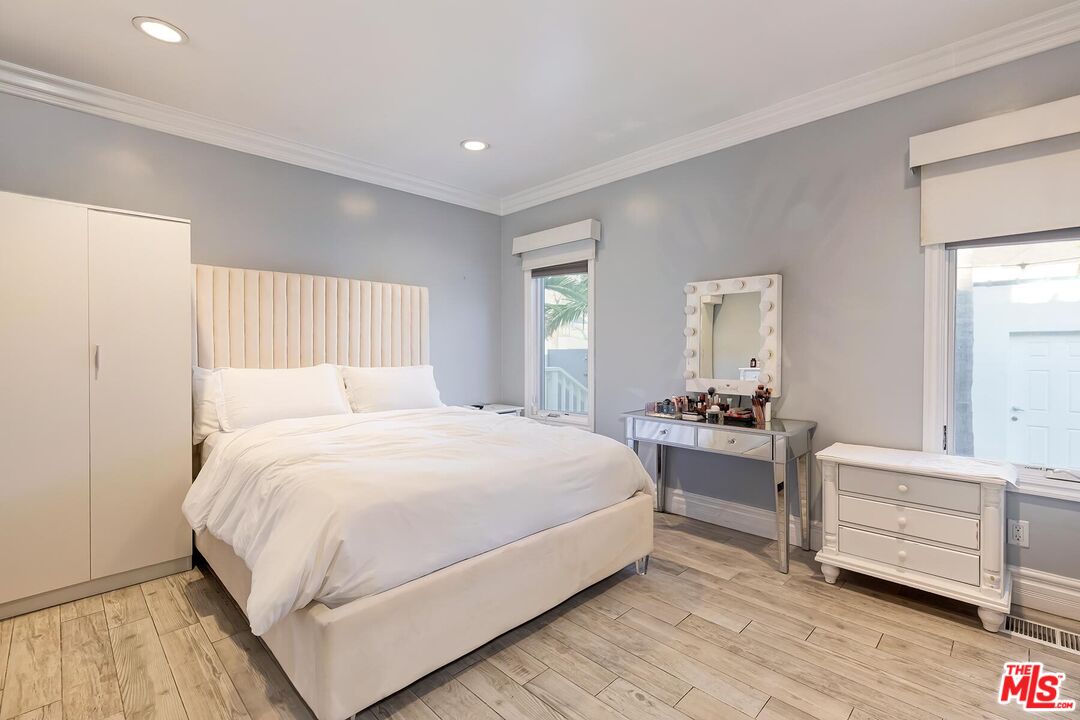 200 S Linden Dr
