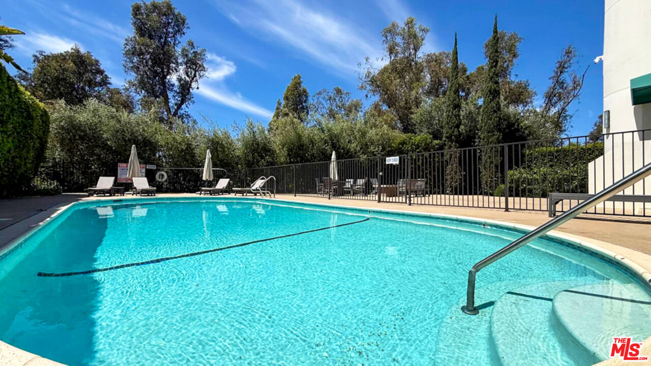 441 S Barrington Ave Unit: 301