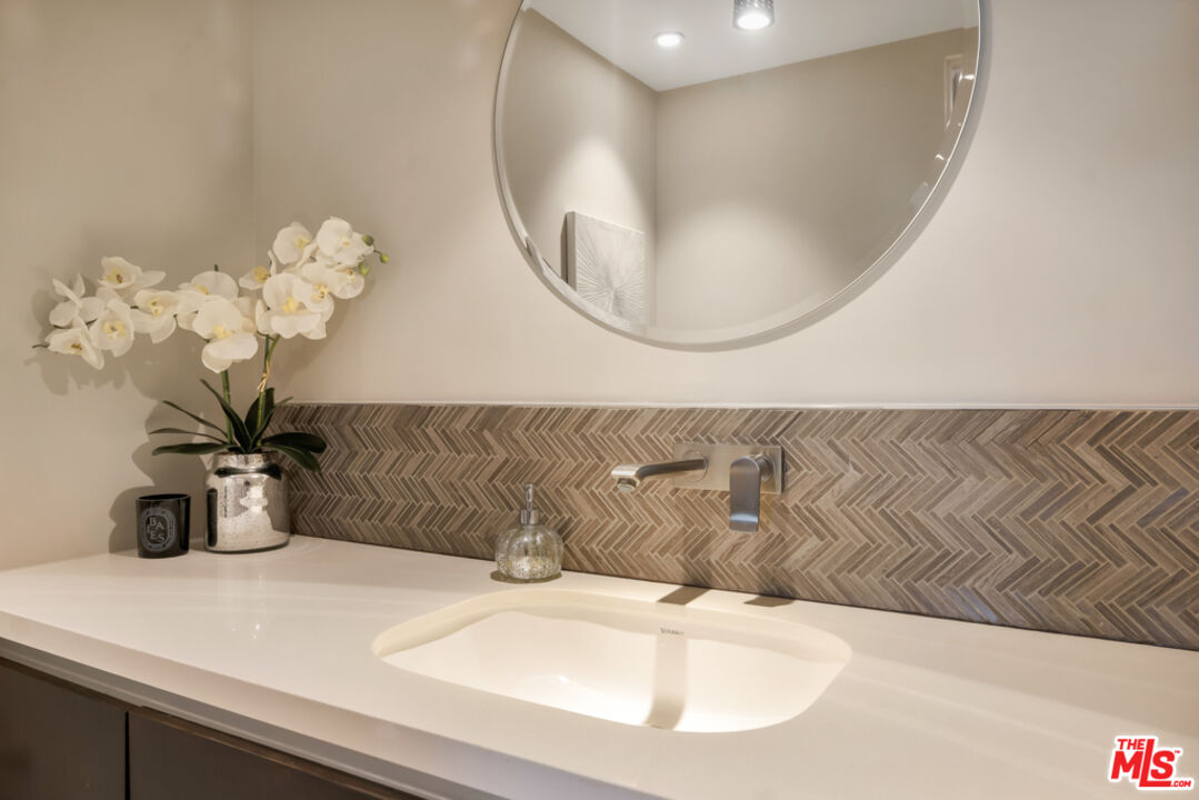 441 S Barrington Ave Unit: 301