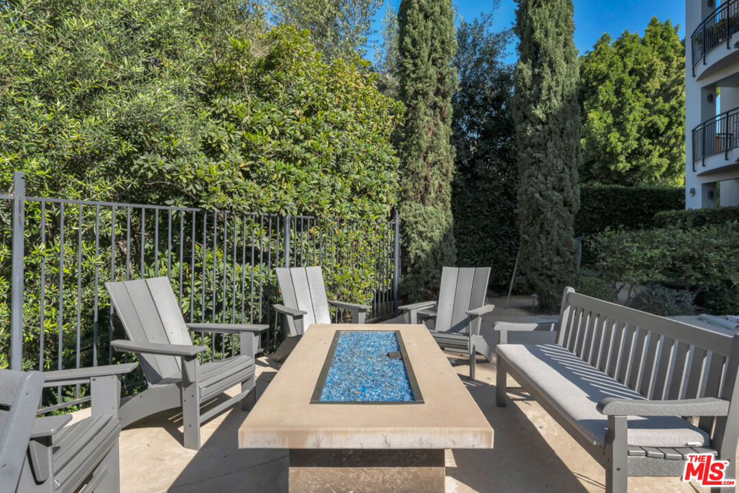 441 S Barrington Ave Unit: 301