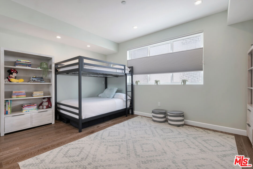 441 S Barrington Ave Unit: 301
