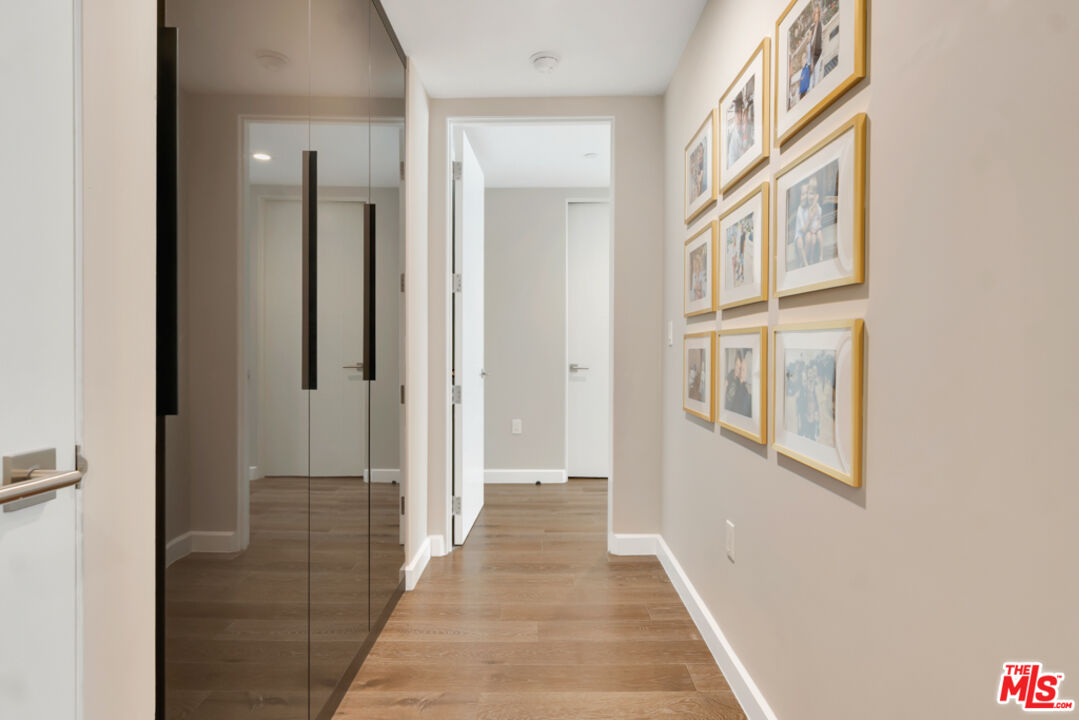 441 S Barrington Ave Unit: 301