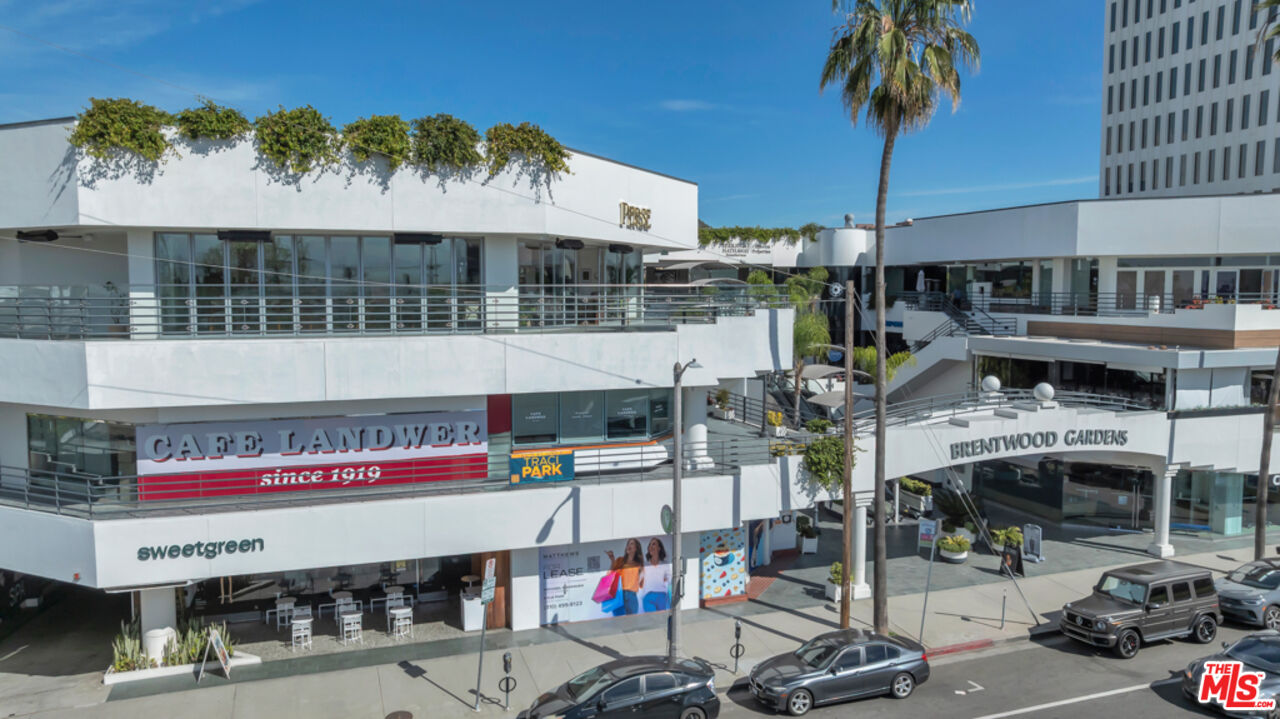 441 S Barrington Ave Unit: 301