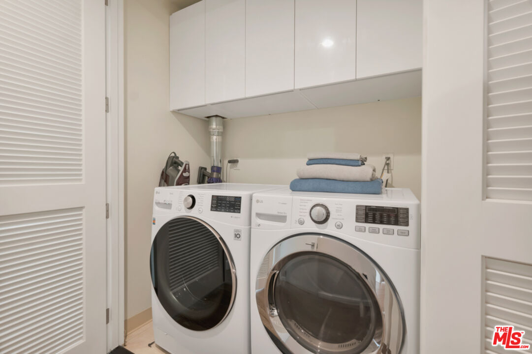 441 S Barrington Ave Unit: 301