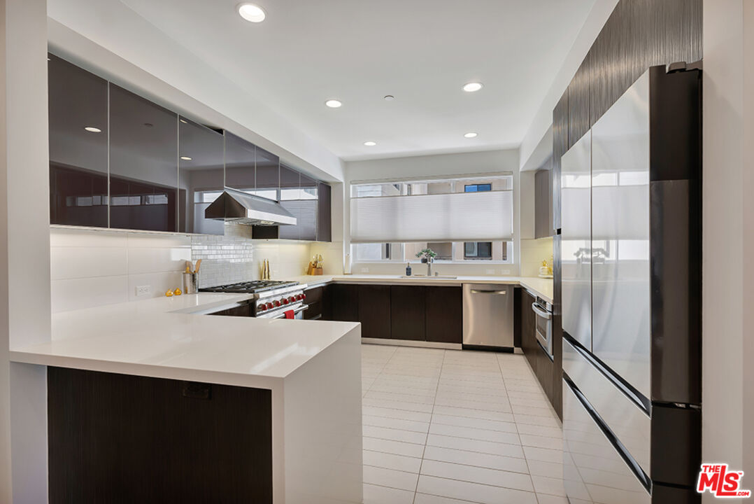 441 S Barrington Ave Unit: 301