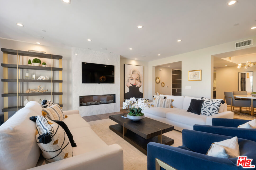 441 S Barrington Ave Unit: 301