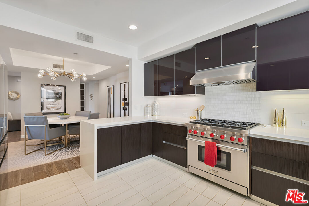 441 S Barrington Ave Unit: 301