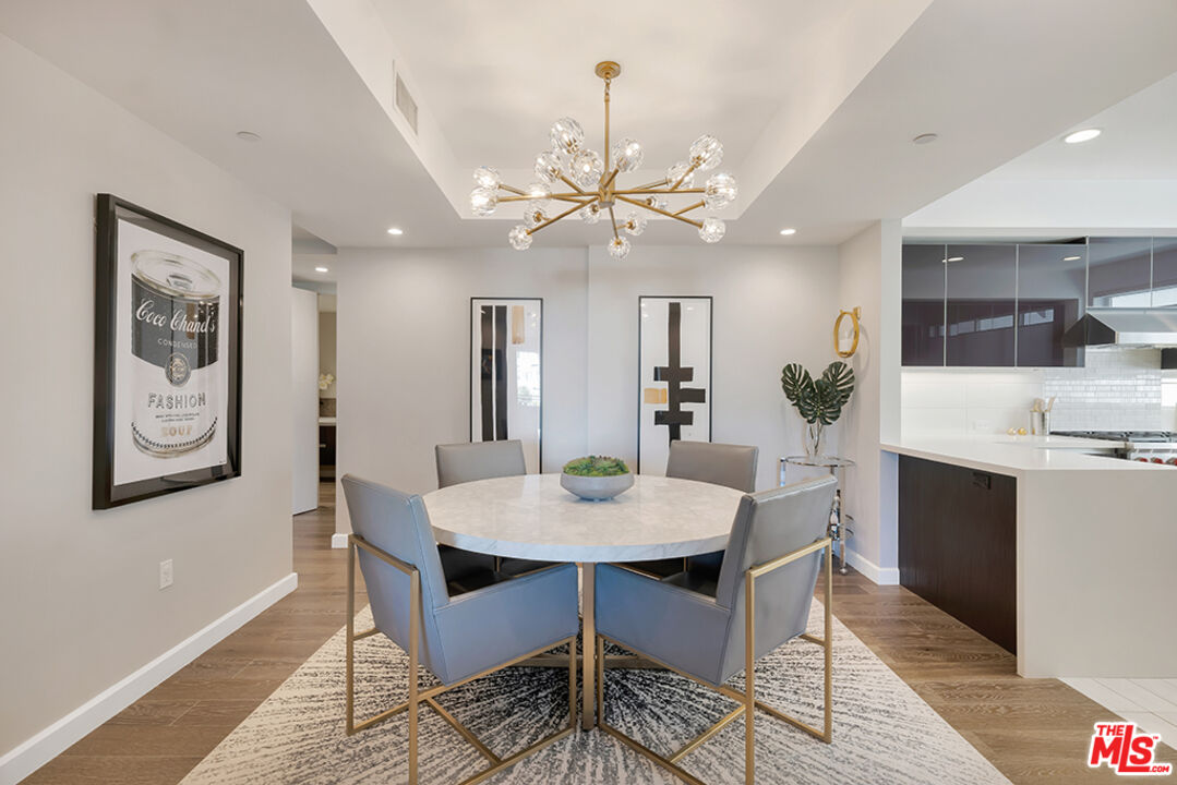 441 S Barrington Ave Unit: 301