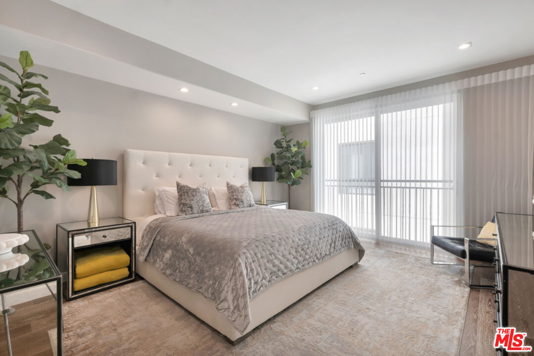 441 S Barrington Ave Unit: 301