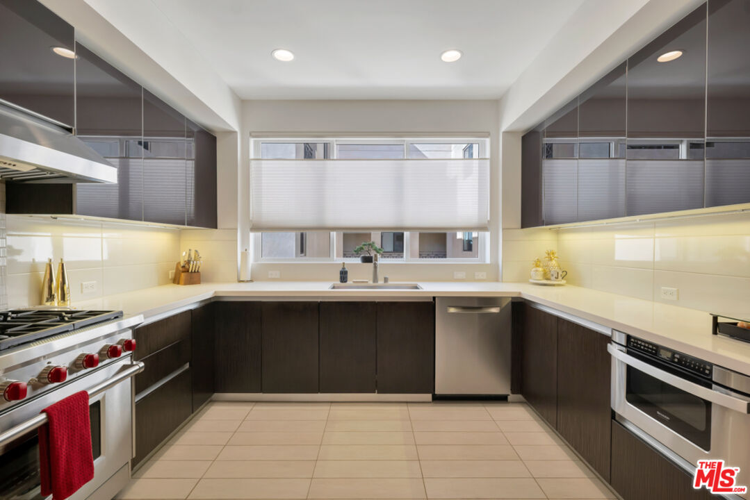 441 S Barrington Ave Unit: 301