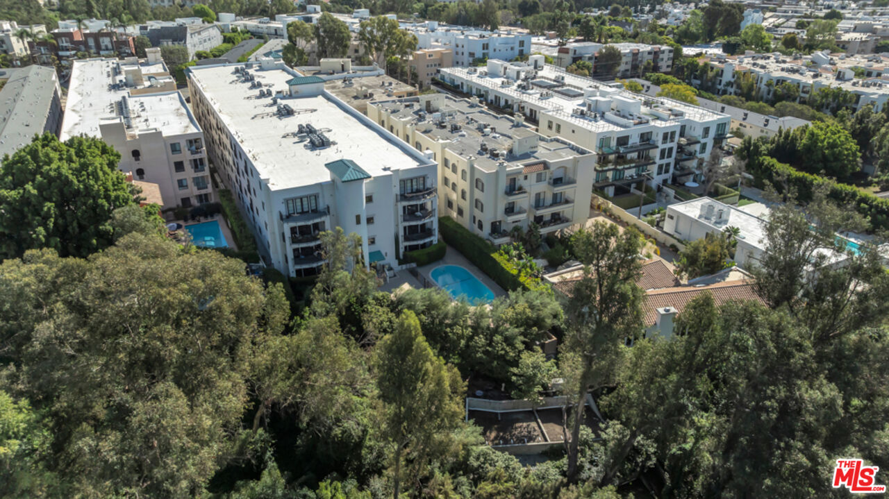441 S Barrington Ave Unit: 301