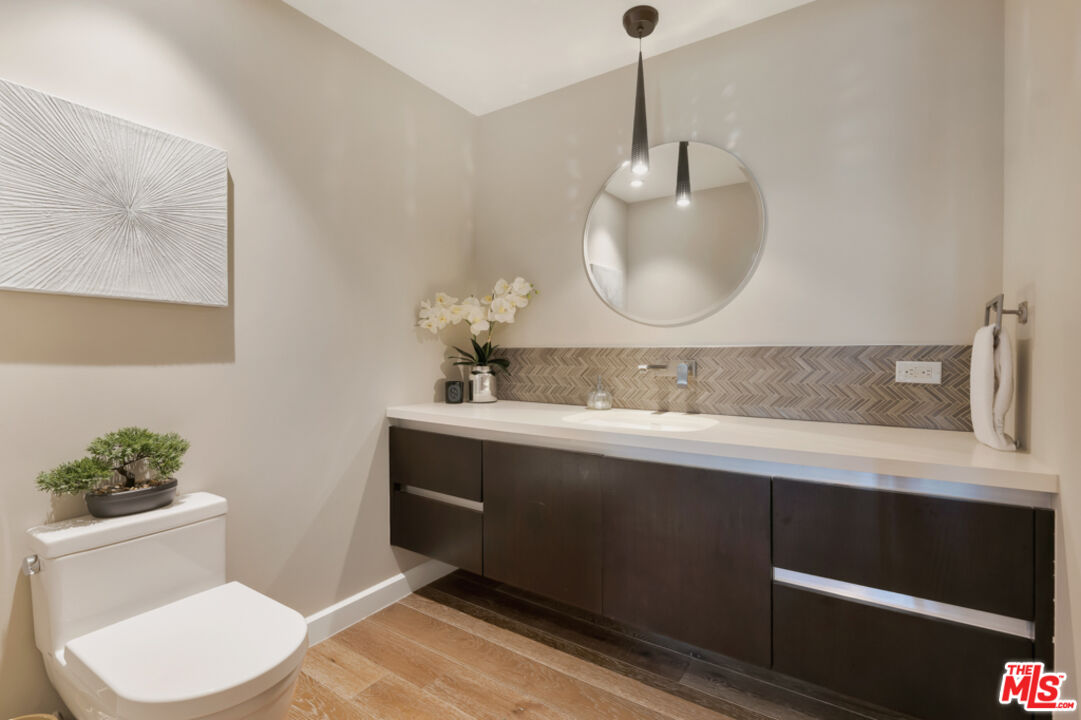 441 S Barrington Ave Unit: 301