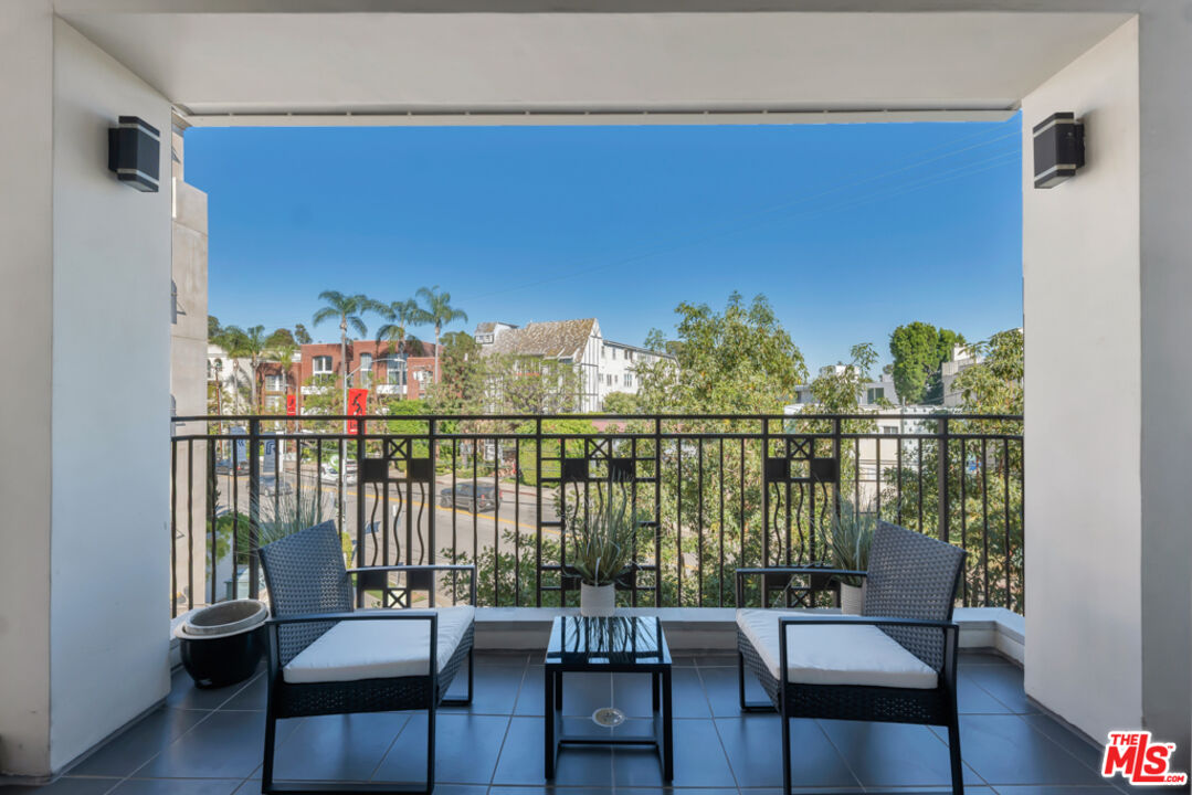 441 S Barrington Ave Unit: 301