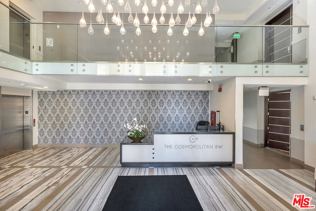 441 S Barrington Ave Unit: 301