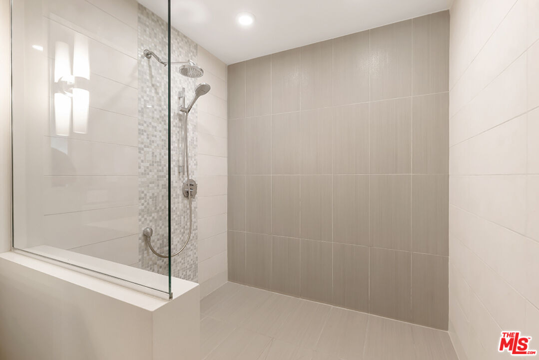 441 S Barrington Ave Unit: 301