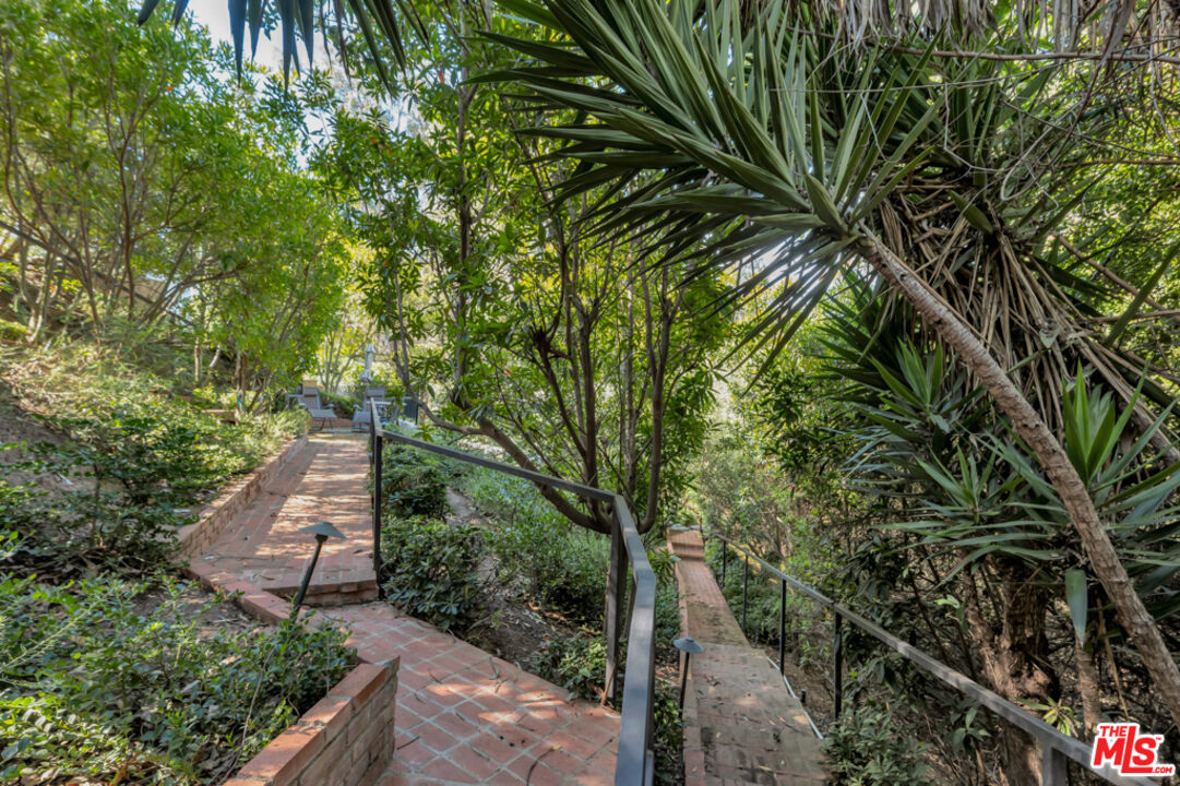 441 S Barrington Ave Unit: 301