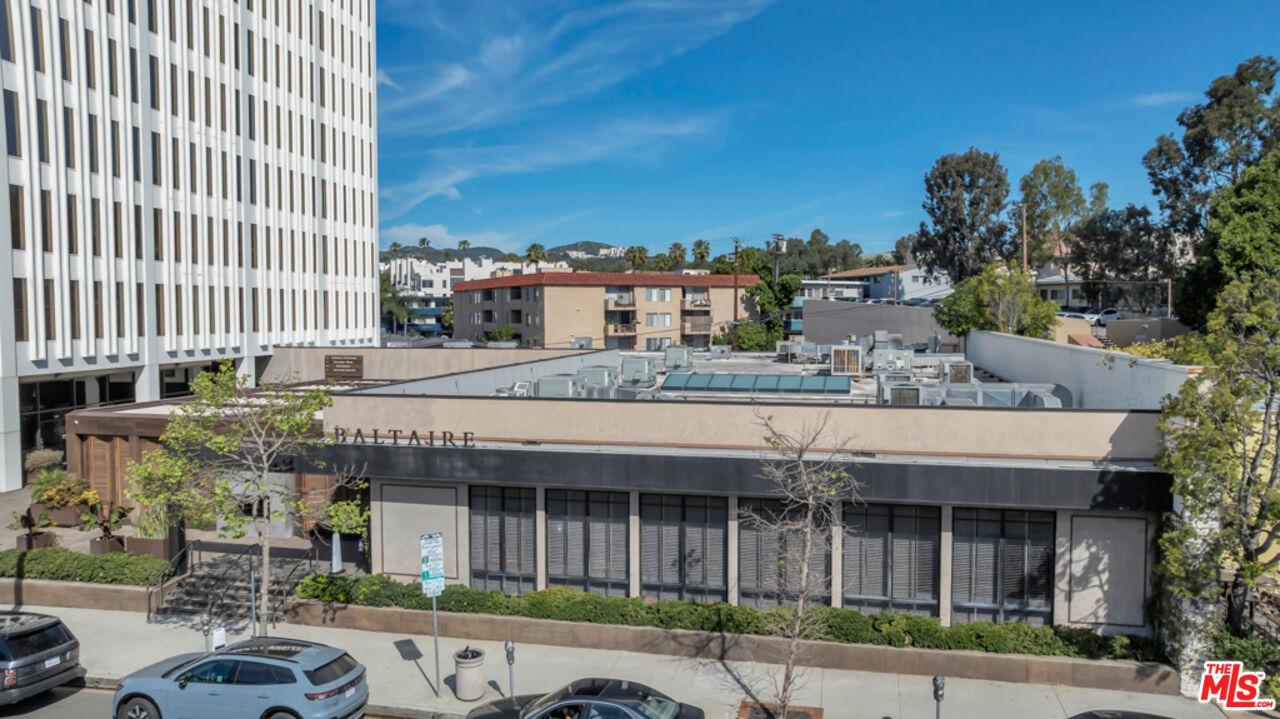 441 S Barrington Ave Unit: 301
