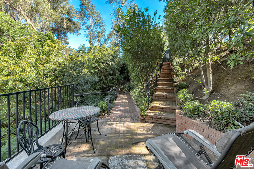 441 S Barrington Ave Unit: 301