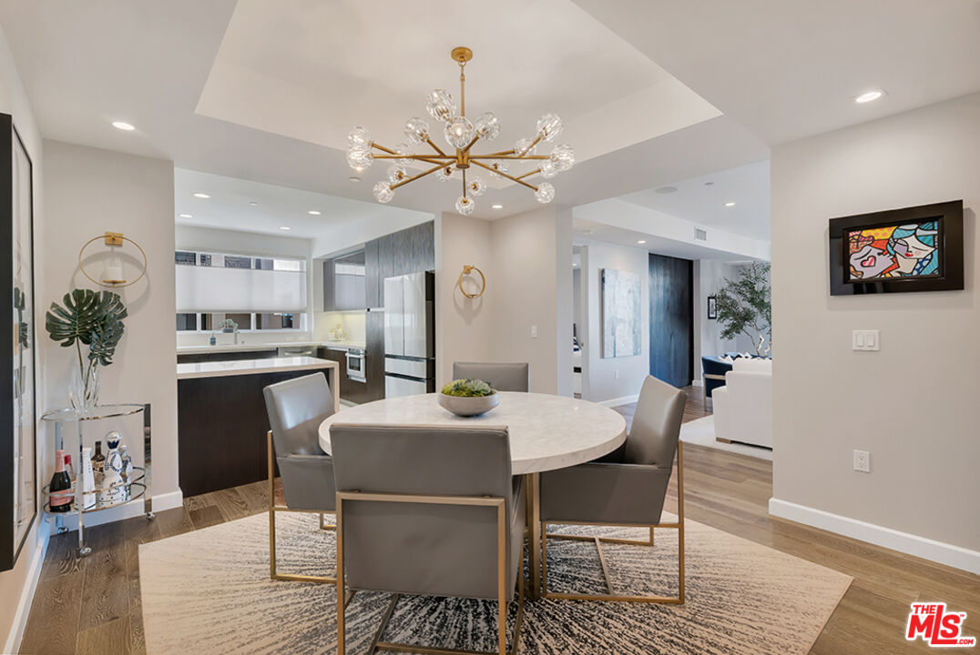 441 S Barrington Ave Unit: 301