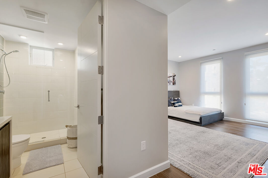 441 S Barrington Ave Unit: 301