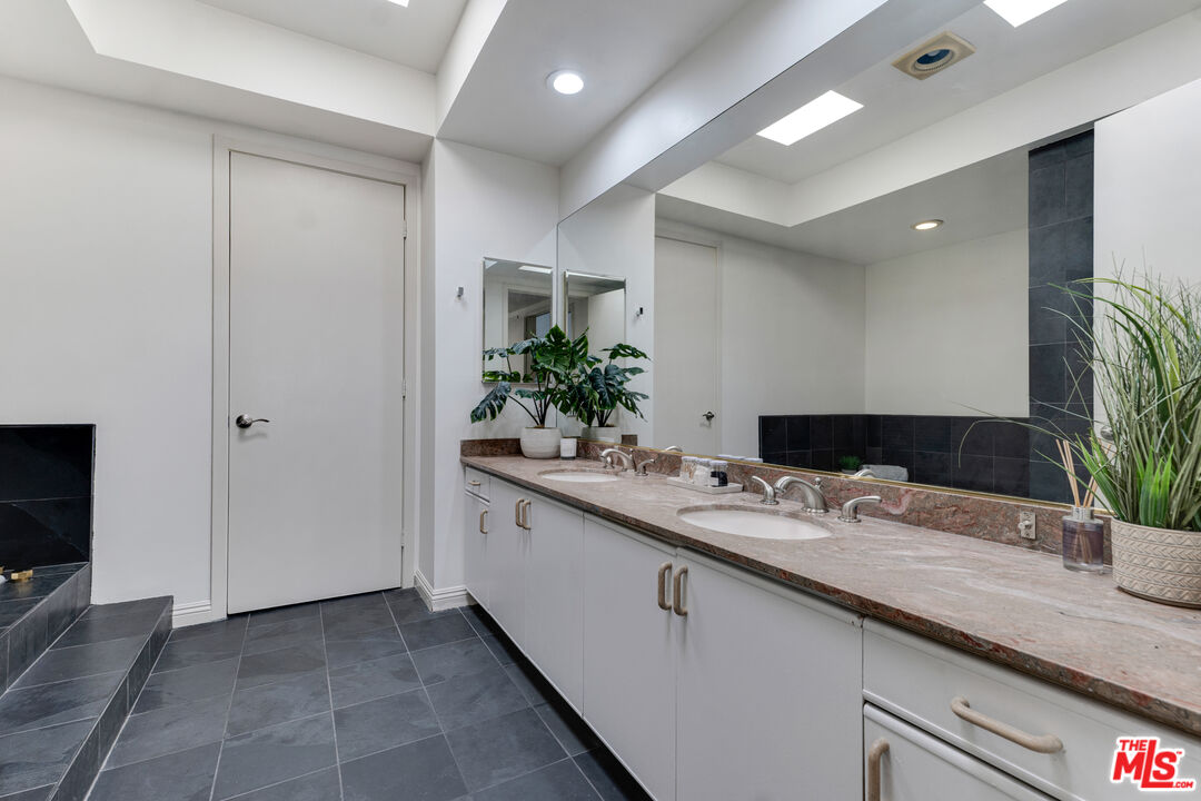 235 S Tower Dr Unit: 305