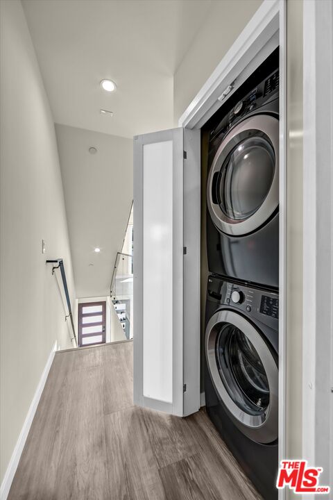 1305 N Sycamore Ave Unit: 1305