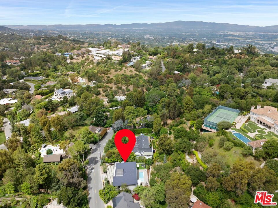 2814 Roscomare Rd