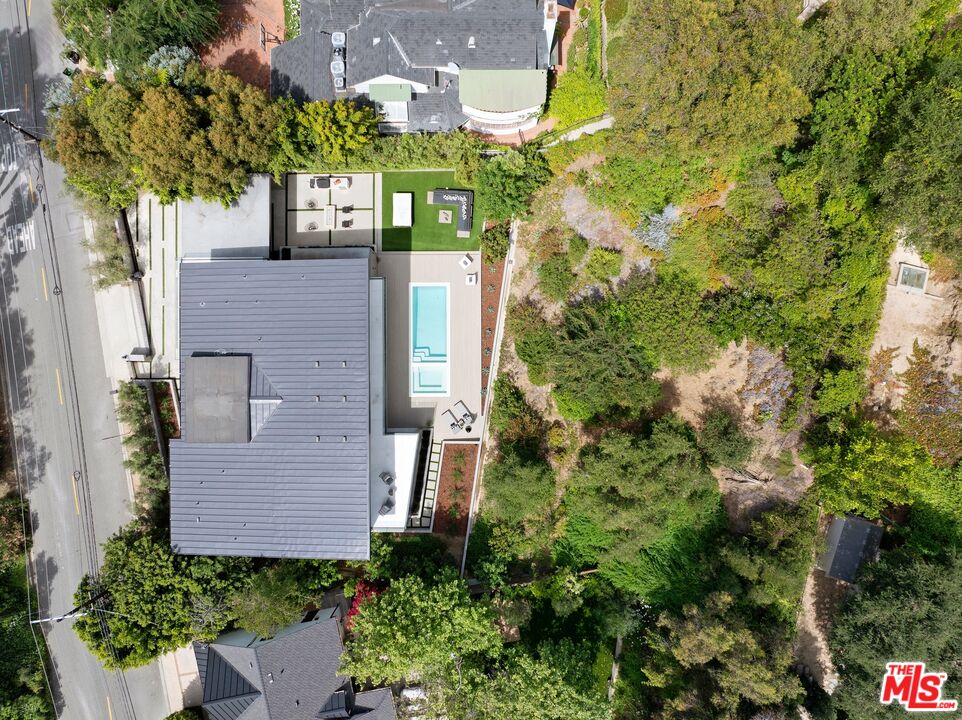 2814 Roscomare Rd