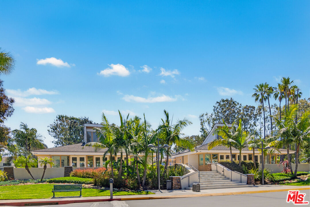 19525 Starfish Ln