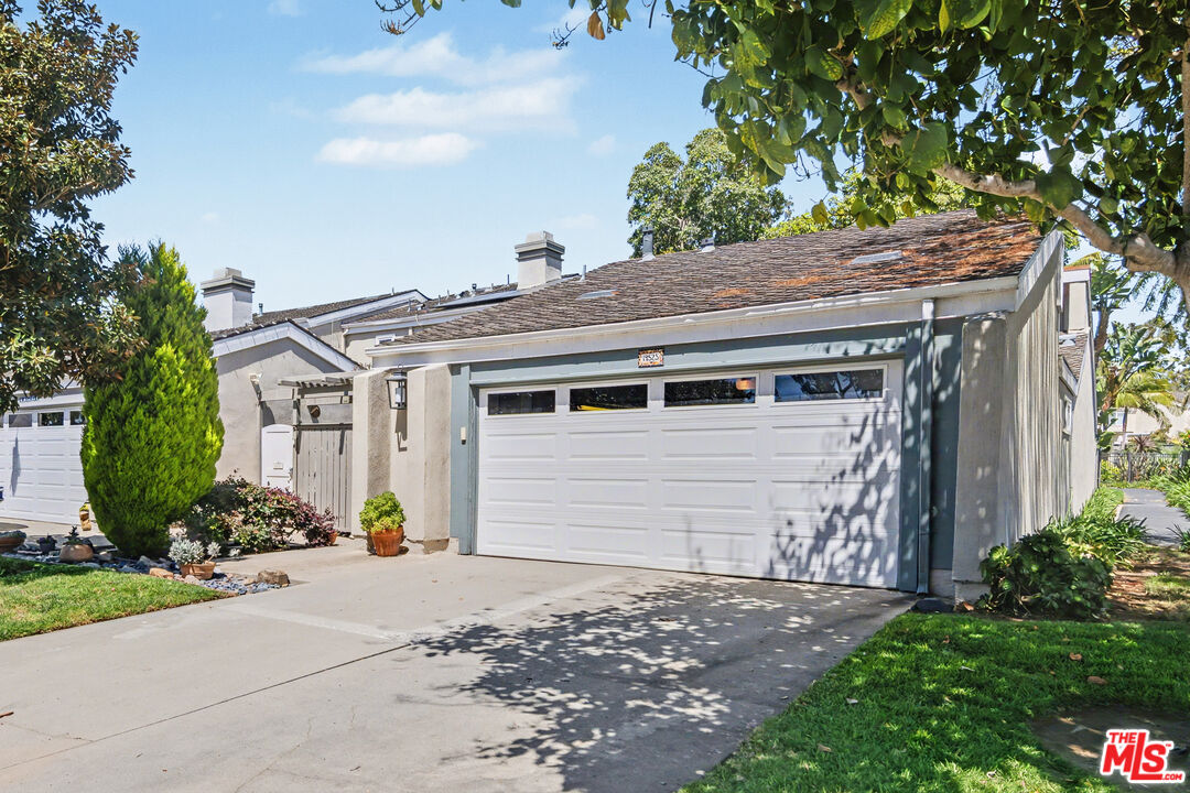 19525 Starfish Ln