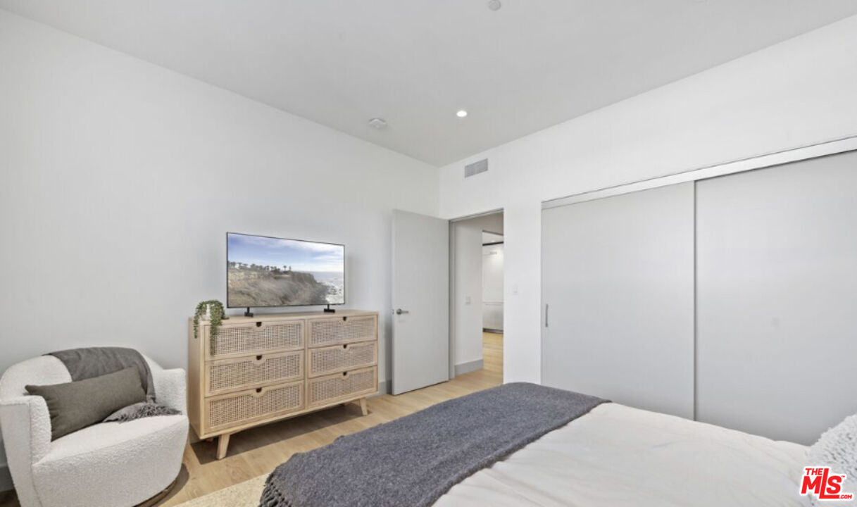 130 S Sepulveda Blvd Unit: 302