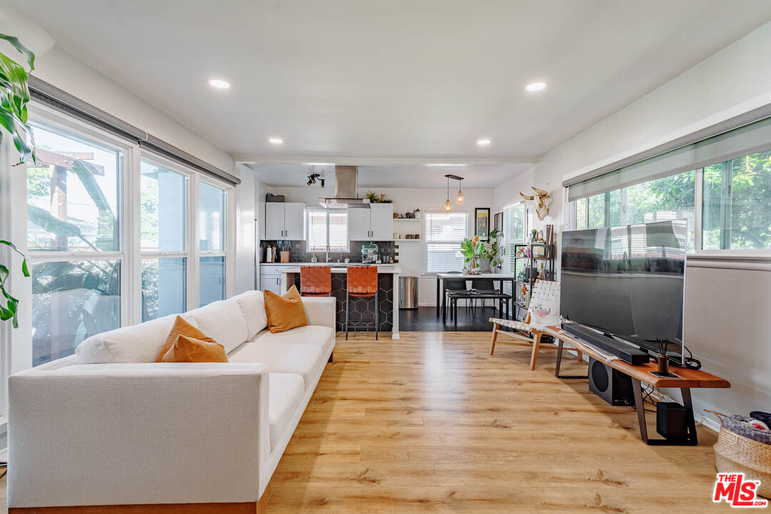 5541 E Mezzanine Way