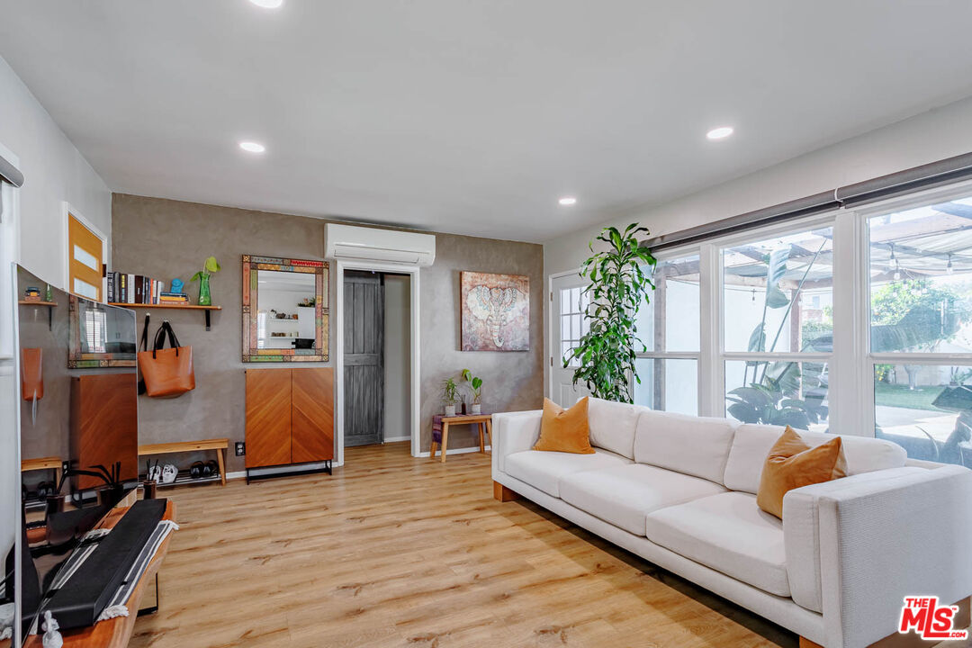 5541 E Mezzanine Way