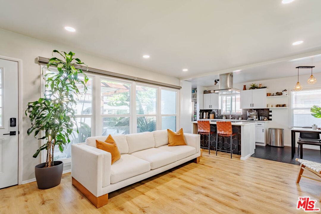 5541 E Mezzanine Way